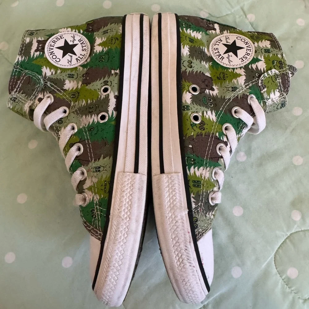 Converse Brown Bear and Trees Pattern Sneakers Kids size 3
